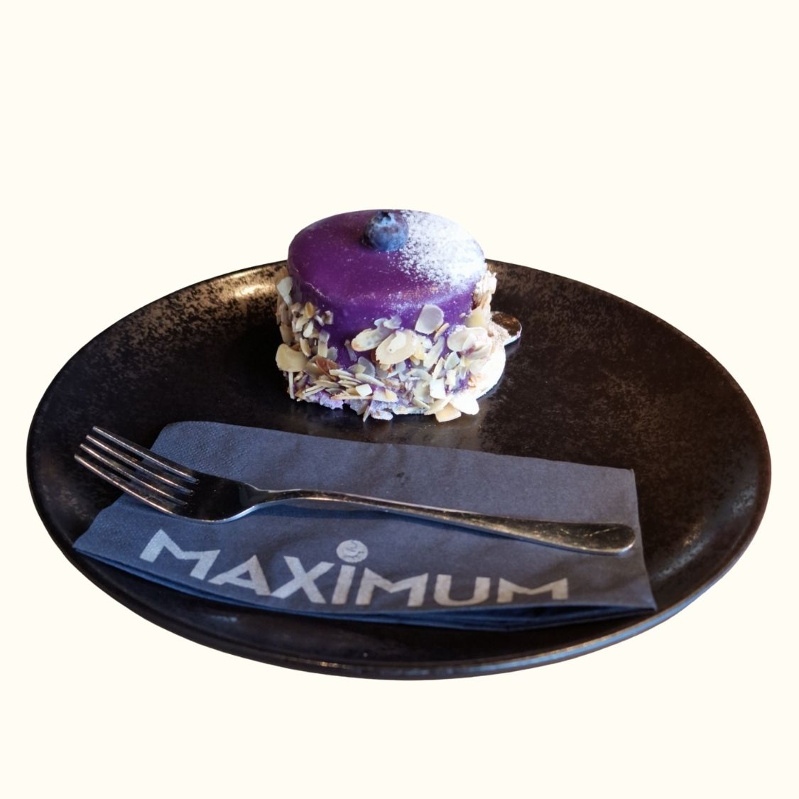 Gozdni sadeži z jogurtom